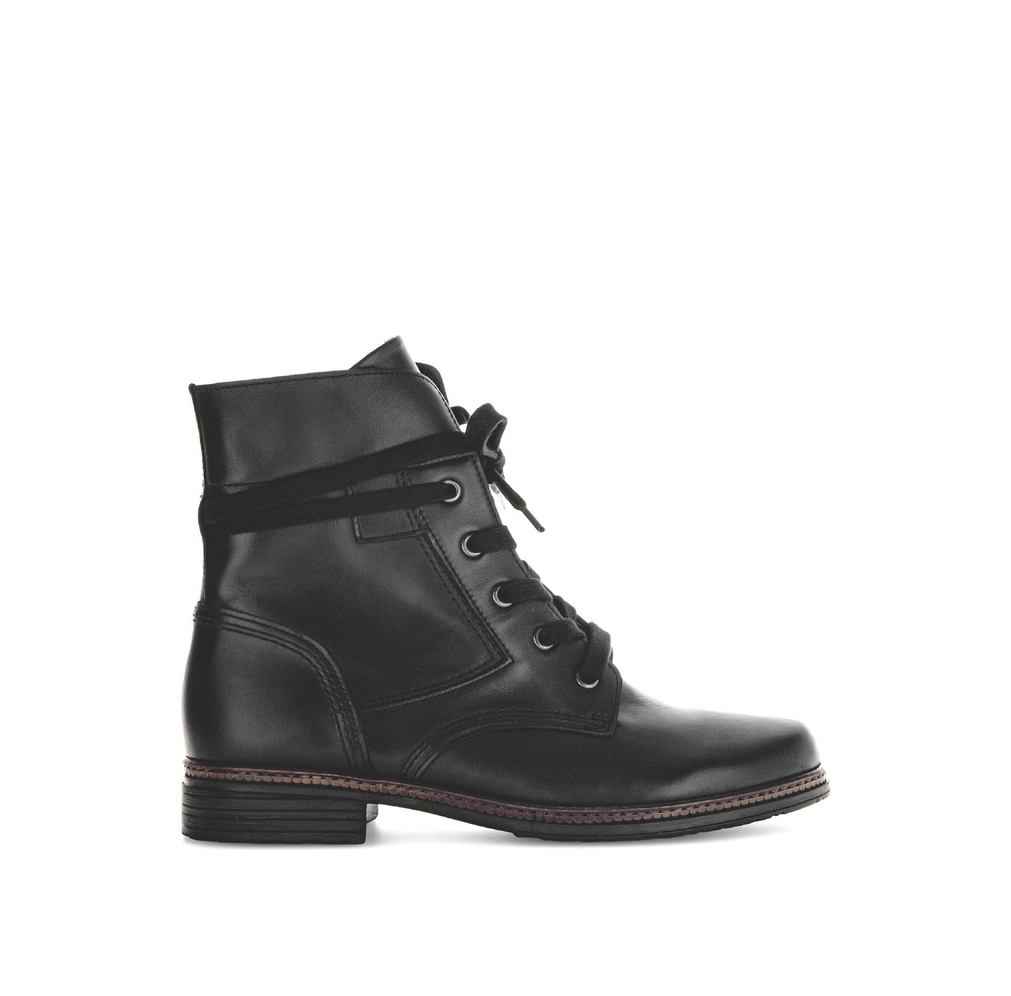 Bottines à lacets noires en cuir lisse